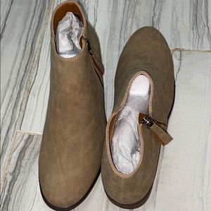 Brown/tan booties